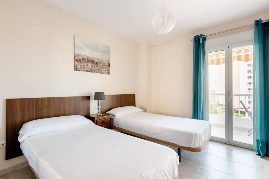 Apartamento Amplio Con Vistas Al Mar Y Piscina En Benalmádena