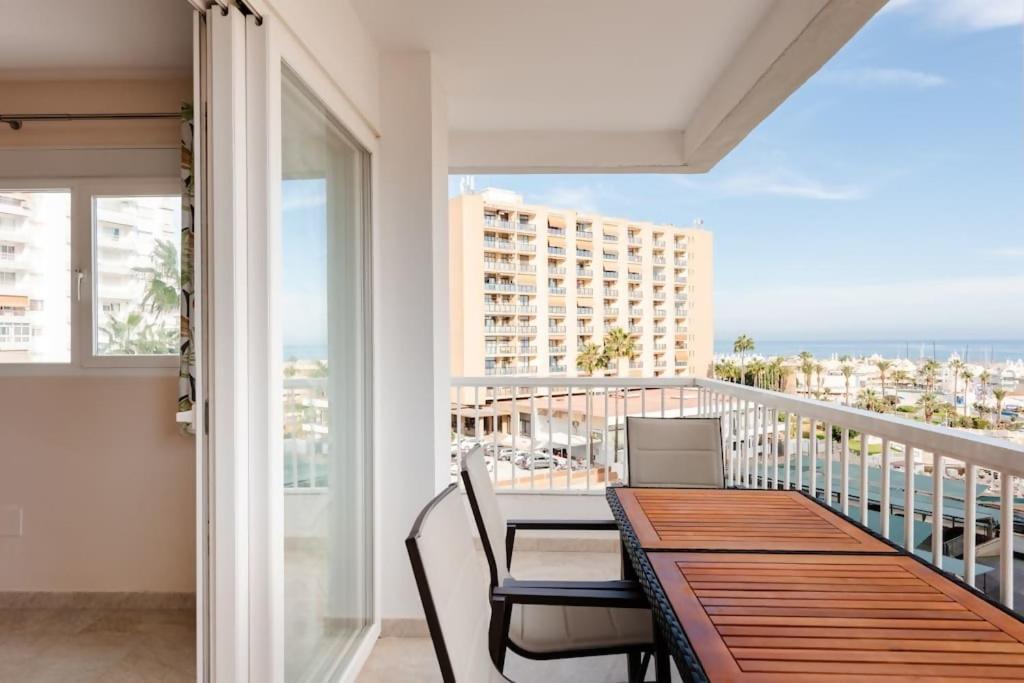 Apartamento Amplio Con Vistas Al Mar Y Piscina En Benalmádena