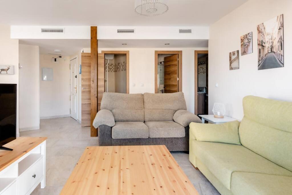 Apartamento Amplio Con Vistas Al Mar Y Piscina En Benalmádena