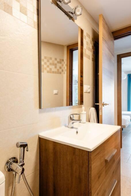 Apartamento Amplio Con Vistas Al Mar Y Piscina En *