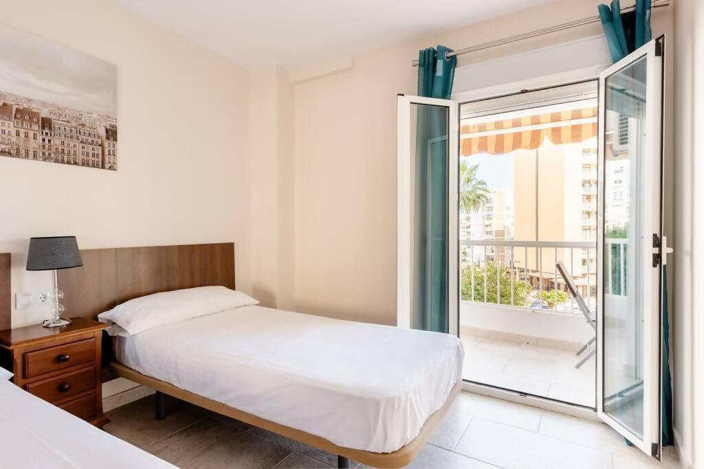 Apartamento Amplio Con Vistas Al Mar Y Piscina En