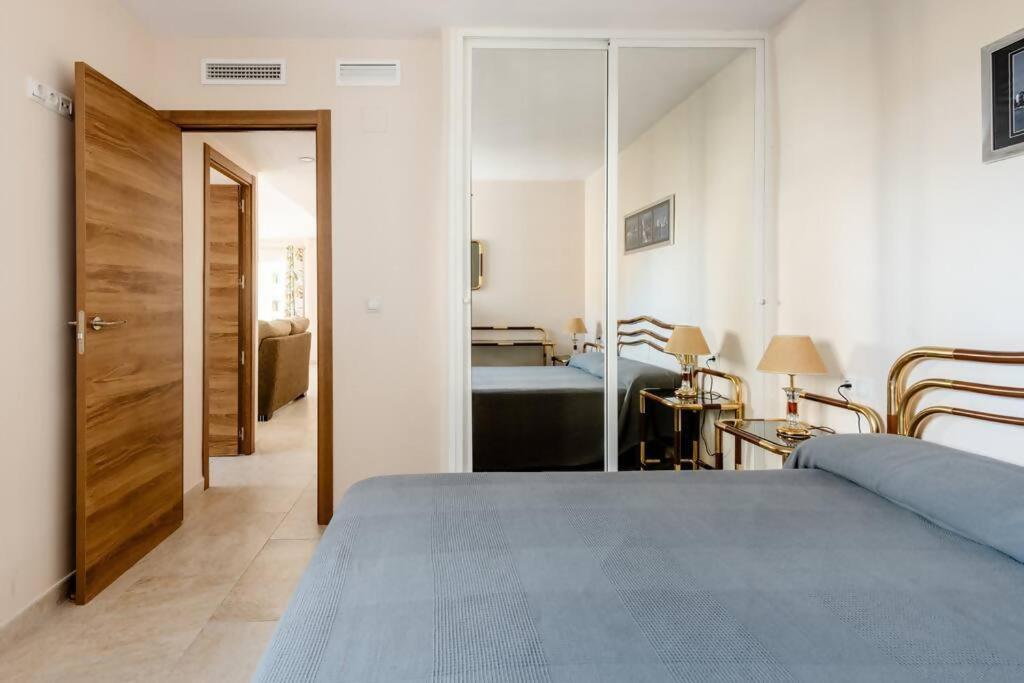Apartamento Amplio Con Vistas Al Mar Y Piscina En *