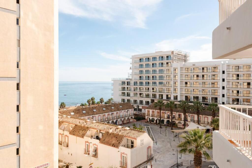 Amplio Con Vistas Al Mar Y Piscina En Apartamento