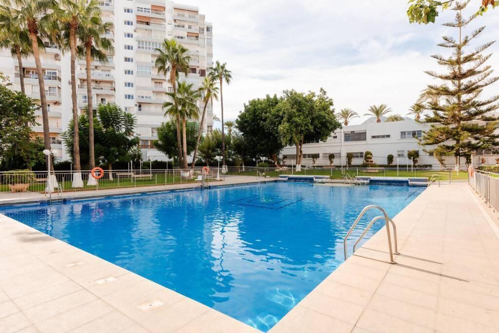 Apartamento Amplio Con Vistas Al Mar Y Piscina En