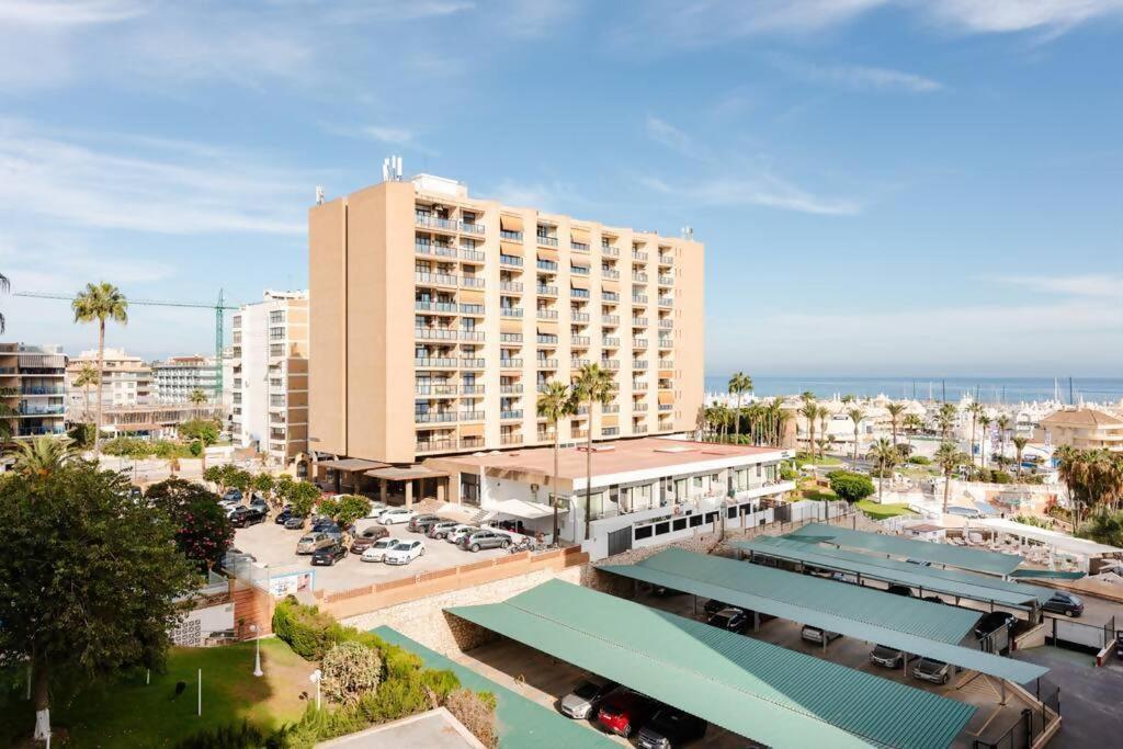 Amplio Con Vistas Al Mar Y Piscina En Benalmádena